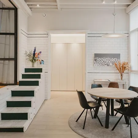 Blue Bird Apartment *